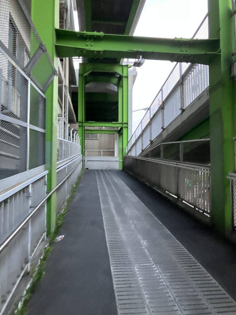 ジグザグの歩道