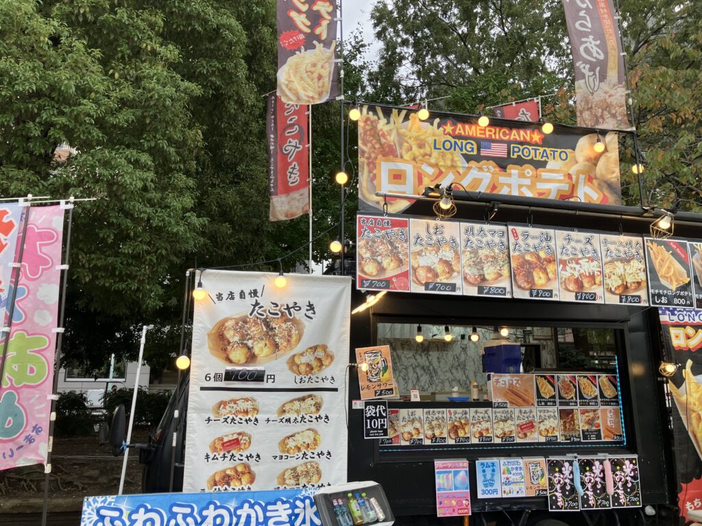 お店もたくさんでています。