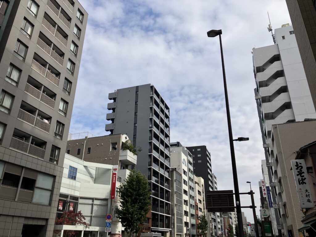 春日通りを進みます。