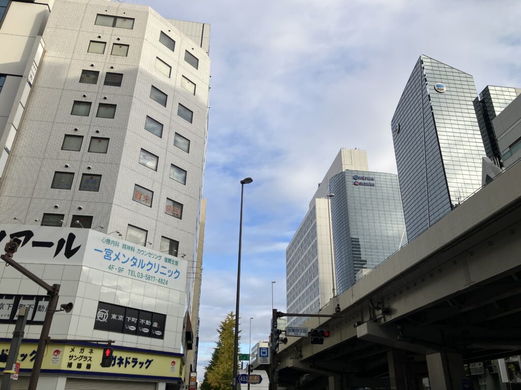 仲御徒町駅前