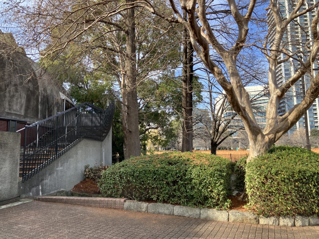 ステージは静かでした