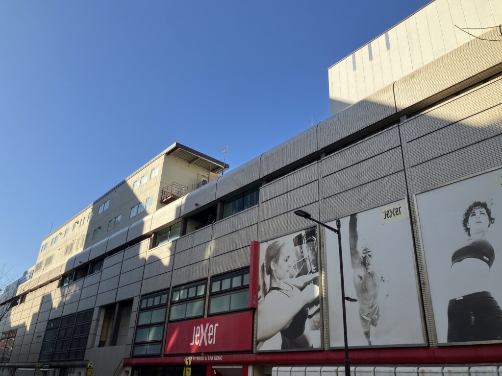 入谷口近くの壁面