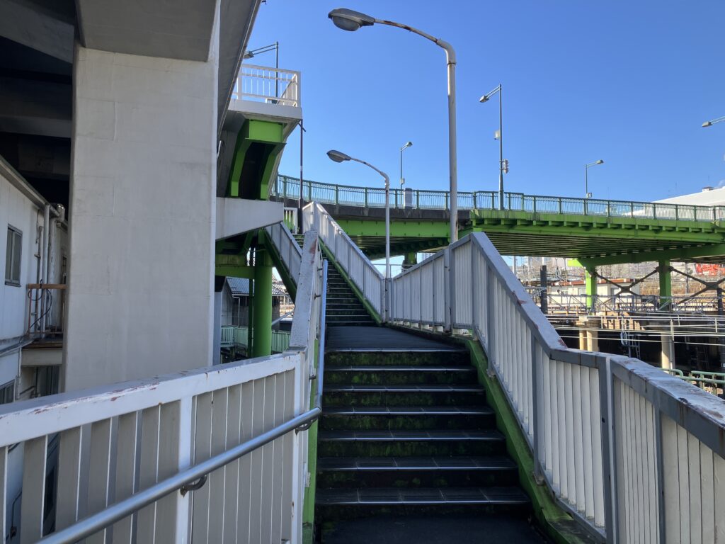 年季の入った階段