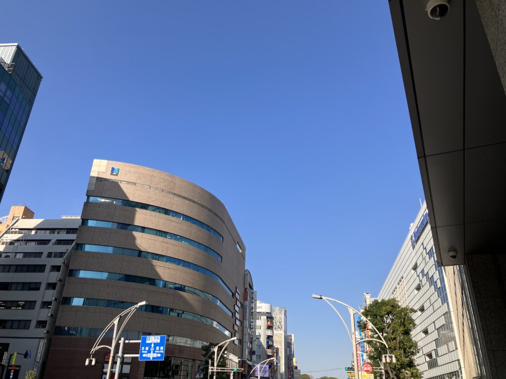 中央通りも空がきれい