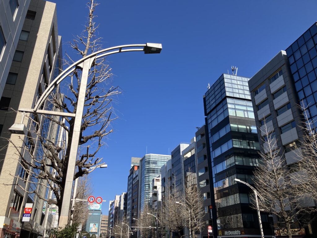 中央通りを上野方面に進みます。