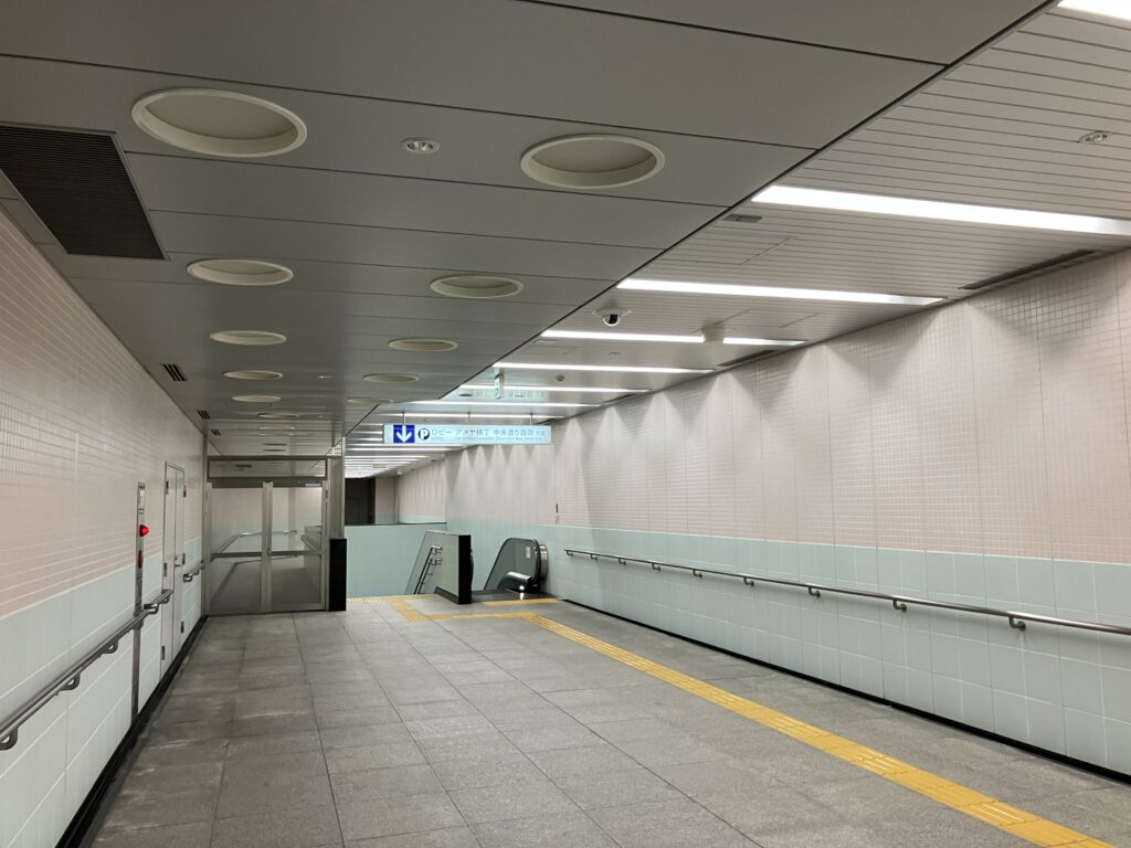 暑い日は地下通路
