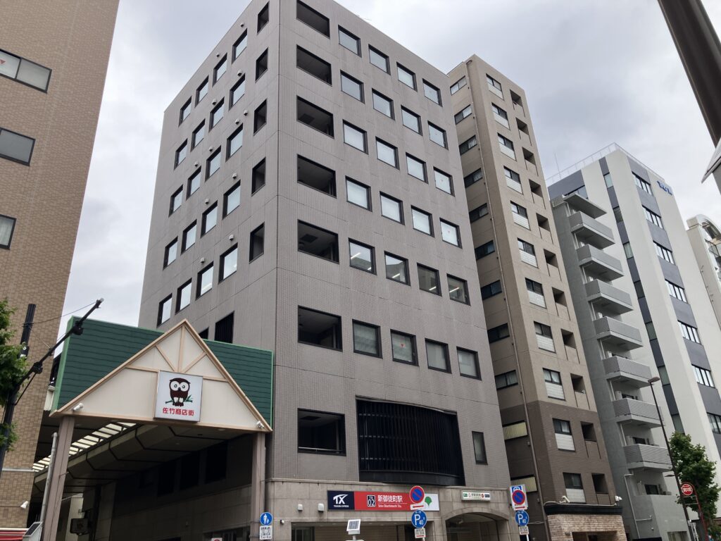 新御徒町駅前