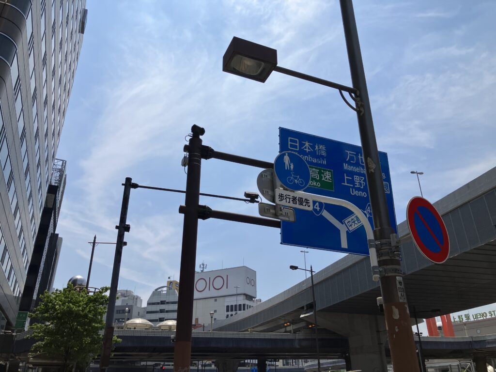 上野駅が近づいてきました。