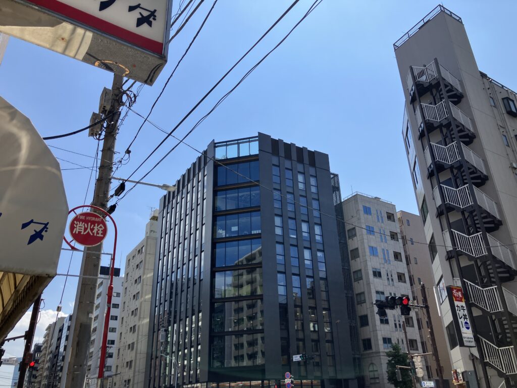 新御徒町駅前の交差点