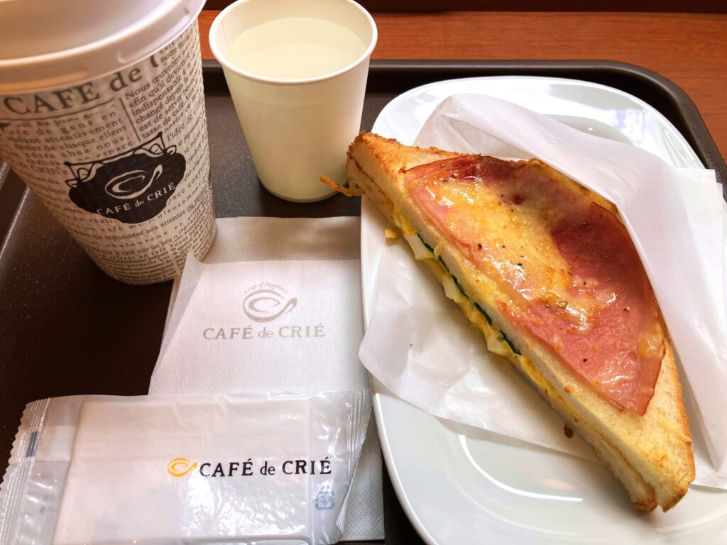 とろけるチーズのハムたまごサンド