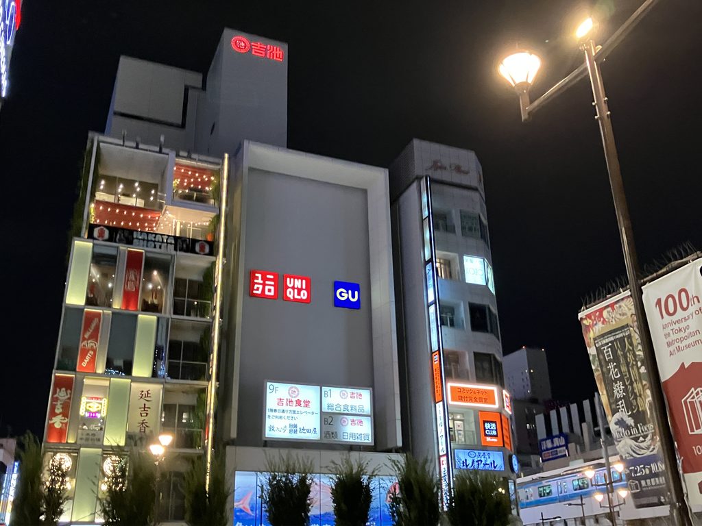 御徒町駅前