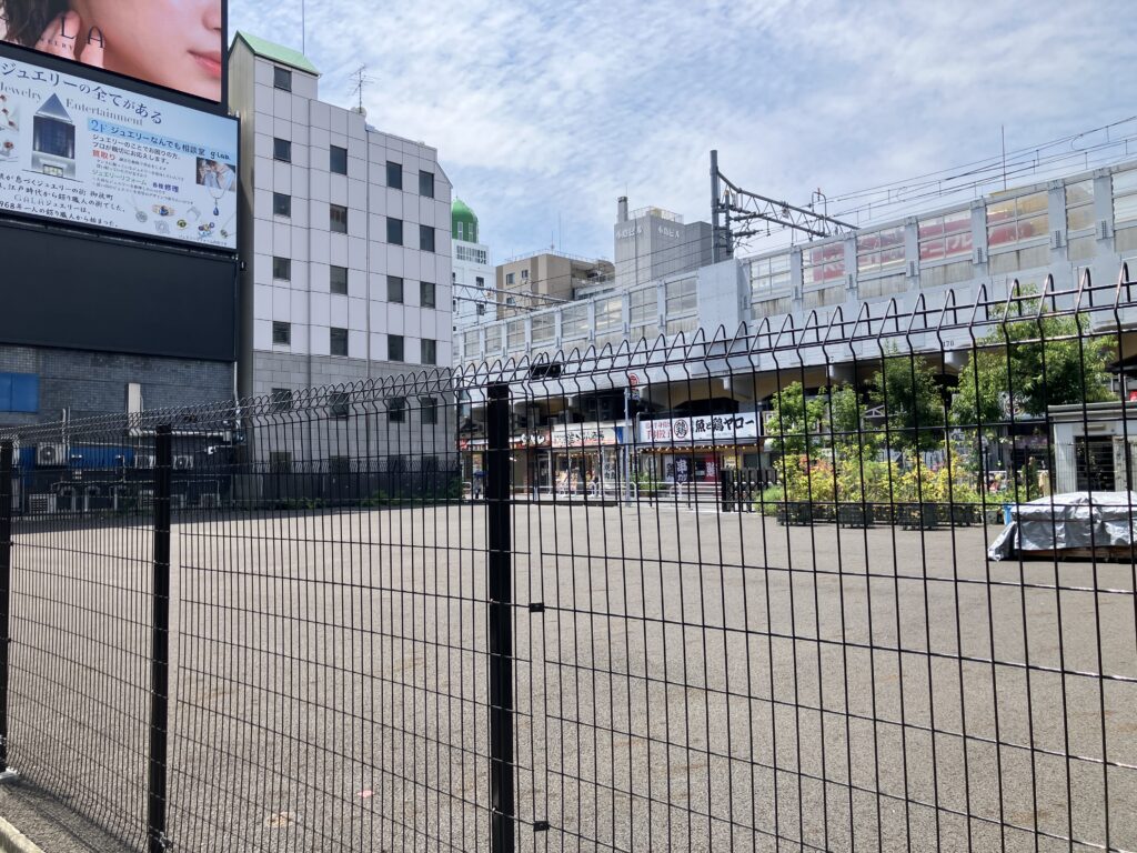 駐輪場隣の広いスペース
