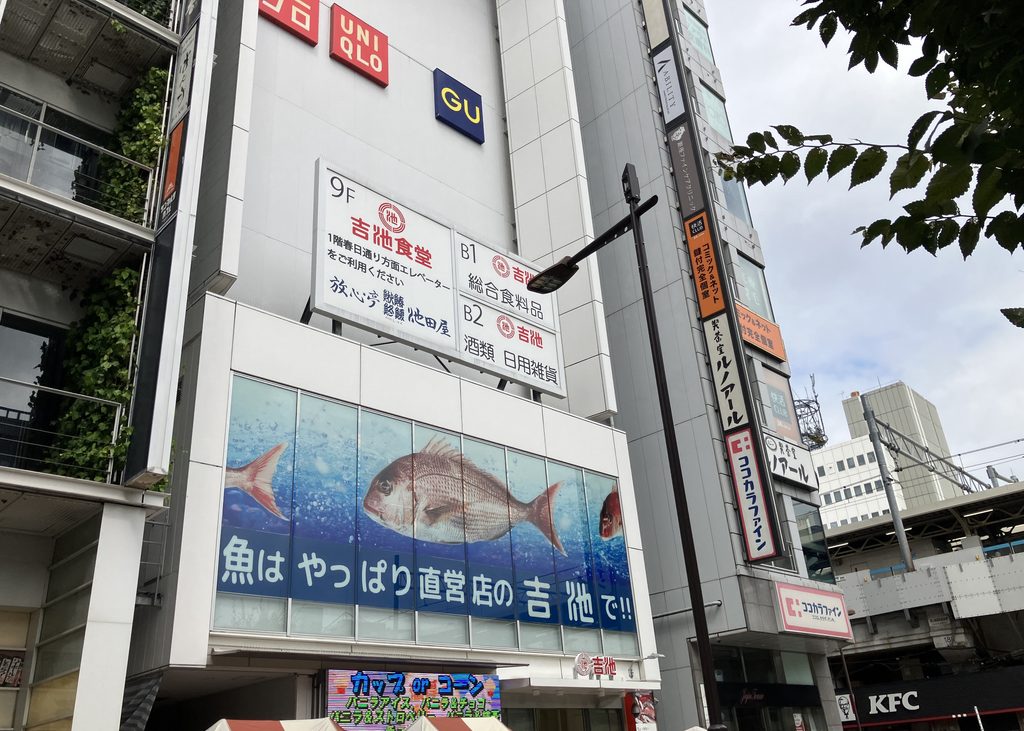 御徒町駅前