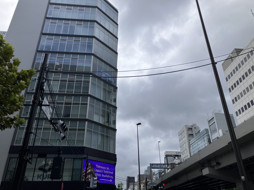 仲御徒町駅前