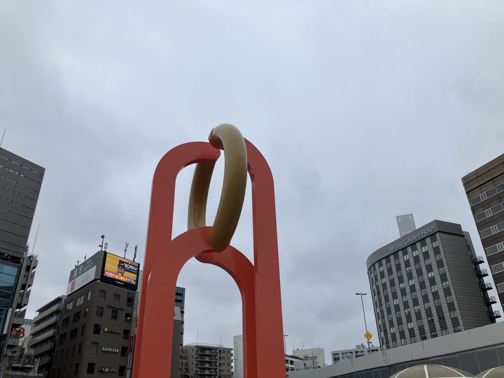 駅前のオブジェ