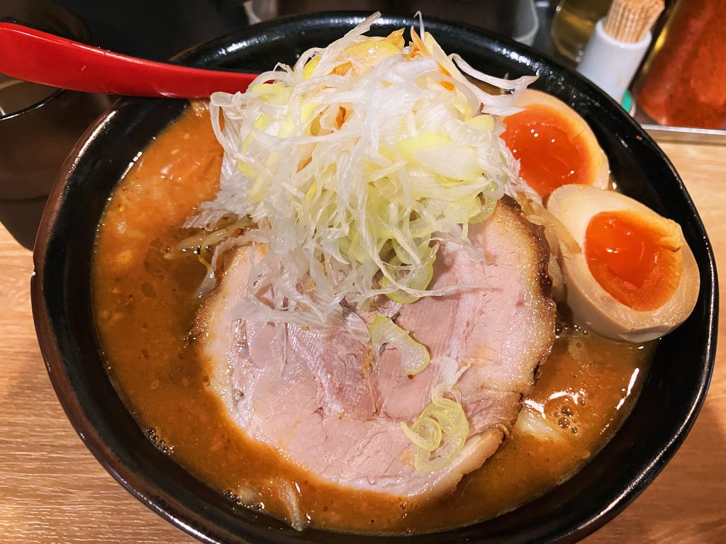 辛味噌ラーメンと味玉